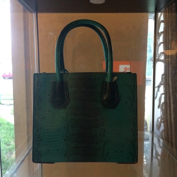 Michael kors purse only - Picture 4 of 8